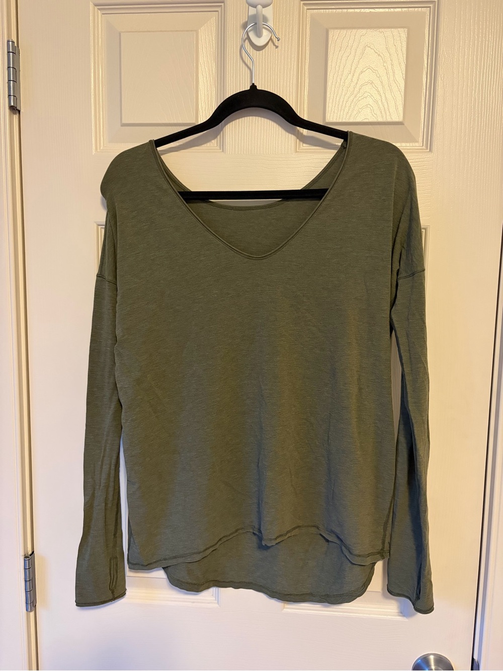 💛 LULULEMON - Large Fitting Green Long Sleeve - FLAWED